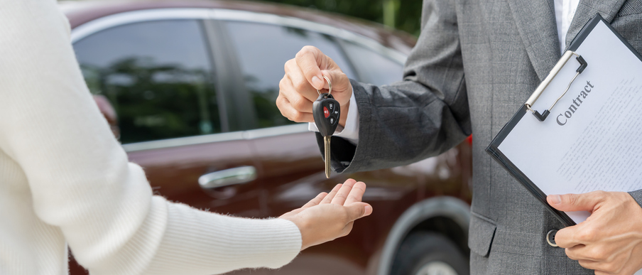 Rental car key exchange - Who pays for the rental car after an accident in Knoxville TN?